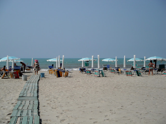 Tirana to Durres by Bus for a Beach Day: What to Expect